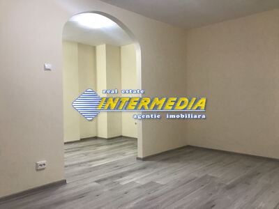Apartament-3-camere-Nemobilat-Alba-Iulia-Zona-Centru-etaj-1-4.jpg